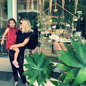 Meet your Posher, Lelainya